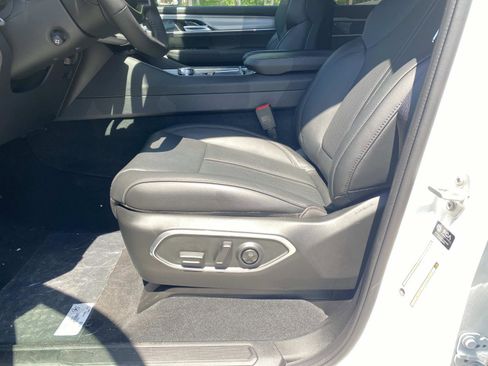 New 2026 Jeep Grand Wagoneer 4WD image 14
