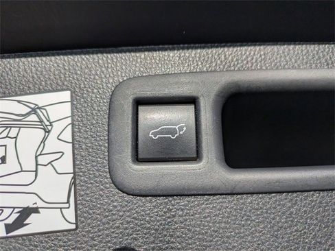 Used 2022 Toyota Highlander Platinum image 14