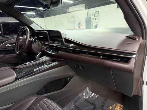 Used 2023 Cadillac Escalade Sport Platinum w/ LPO, ONYX Package image 18