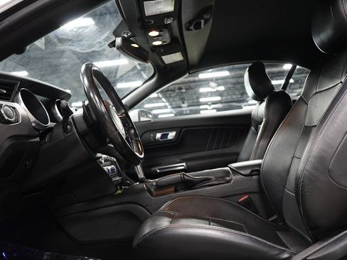 Used 2019 Ford Mustang Premium RWD image 10