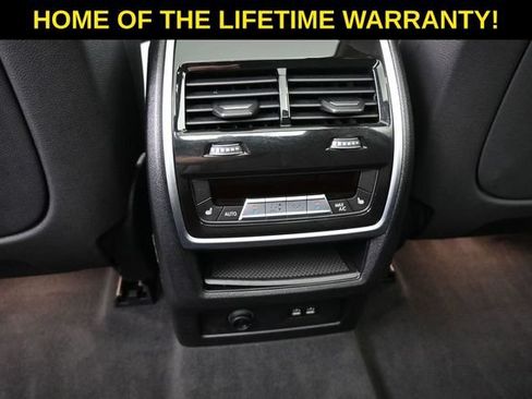 Used 2022 BMW X7 xDrive40i w/ Premium Package AWD/4WD image 39