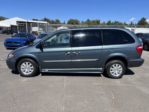 Used 2005 Chrysler Town & Country Touring FWD image 2