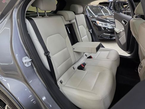 Used 2017 Mercedes-Benz GLA 250 w/ Premium Package image 24