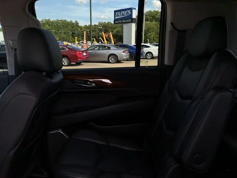 Used 2019 Cadillac Escalade ESV Premium Luxury AWD/4WD image 35