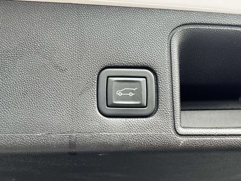 Used 2023 GMC Terrain SLE w/ Driver Convenience Package FWD image 12