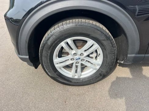 Used 2023 Ford Explorer XLT w/ Equipment Group 202A AWD/4WD image 9