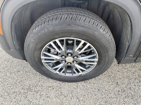 Used 2025 Chevrolet Traverse LT w/ Driver Confidence Package image 9