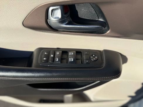 Used 2019 Chrysler Pacifica Touring Plus w/ Advanced Safetytec Group image 27