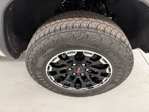 New 2026 GMC Canyon AT4 image 4