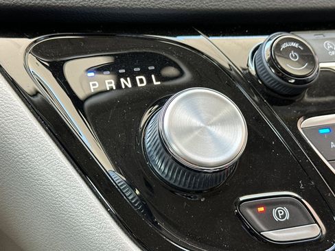 Used 2022 Chrysler Voyager LX image 22