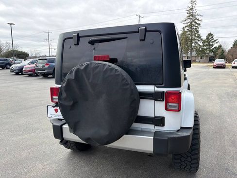 Used 2017 Jeep Wrangler Unlimited Sahara w/ Dual Top Group AWD/4WD image 3