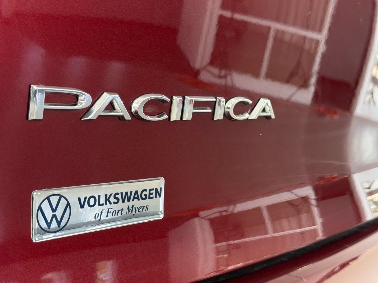 Used 2021 Chrysler Pacifica Touring-L w/ Uconnect Theater Family Group FWD image 38