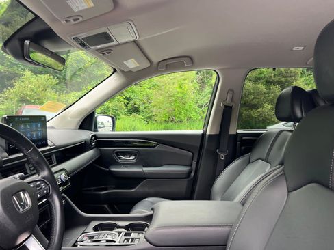 Used 2025 Honda Pilot EX-L image 12