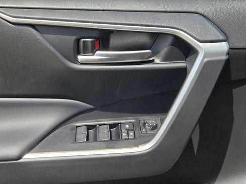 Used 2025 Toyota RAV4 XLE w/ Convenience Package image 11