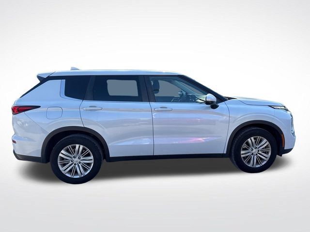 Used 2022 Mitsubishi Outlander ES FWD image 7