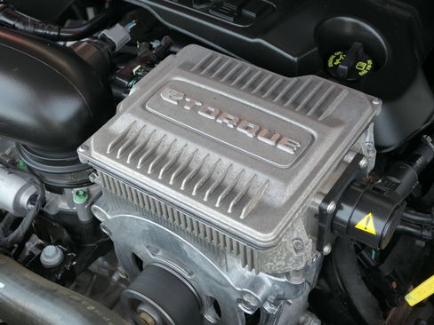 Used 2024 RAM 1500 Laramie RWD image 29