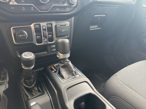 Used 2022 Jeep Wrangler Unlimited Sport AWD/4WD image 24