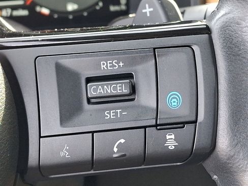 Used 2022 Nissan Rogue Platinum w/ Head-Up Display Package image 24