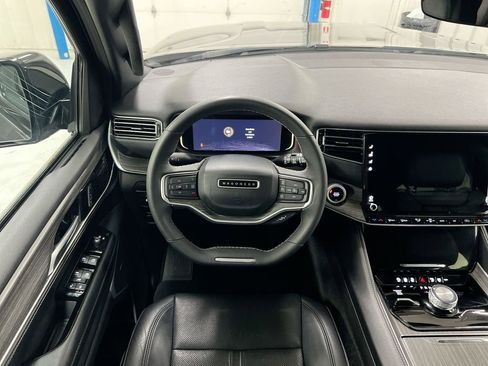 Used 2024 Jeep Wagoneer Series II image 11