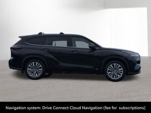 Certified 2026 Toyota Highlander Platinum AWD/4WD image 4