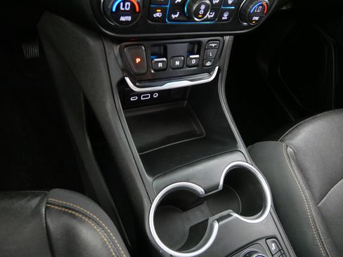 Used 2021 GMC Terrain SLT AWD/4WD image 24