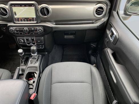 Used 2022 Jeep Wrangler Unlimited Sahara AWD/4WD image 14
