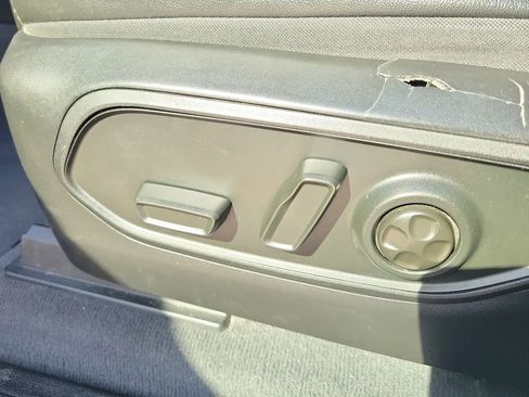 Used 2023 Jeep Grand Cherokee L Laredo image 24