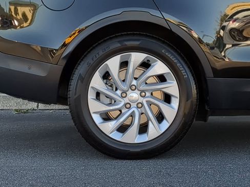 Used 2025 Land Rover Discovery S image 13