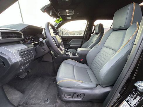 Used 2025 Toyota 4Runner Trailhunter image 12