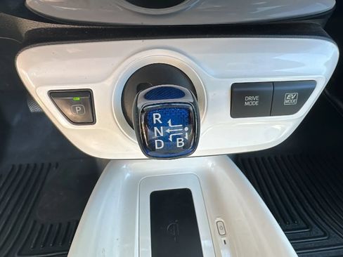 Used 2017 Toyota Prius Four w/ Advanced Technology Package FWD image 39