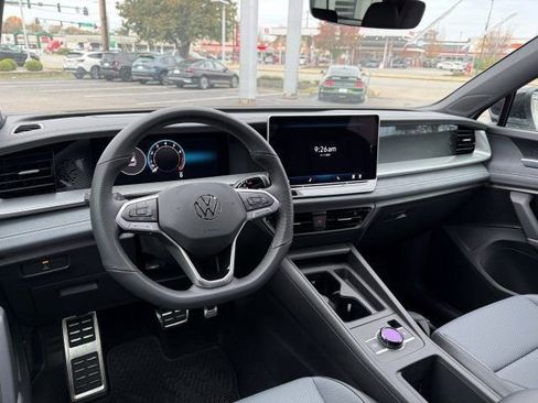 New 2026 Volkswagen Tiguan SE R-Line image 17