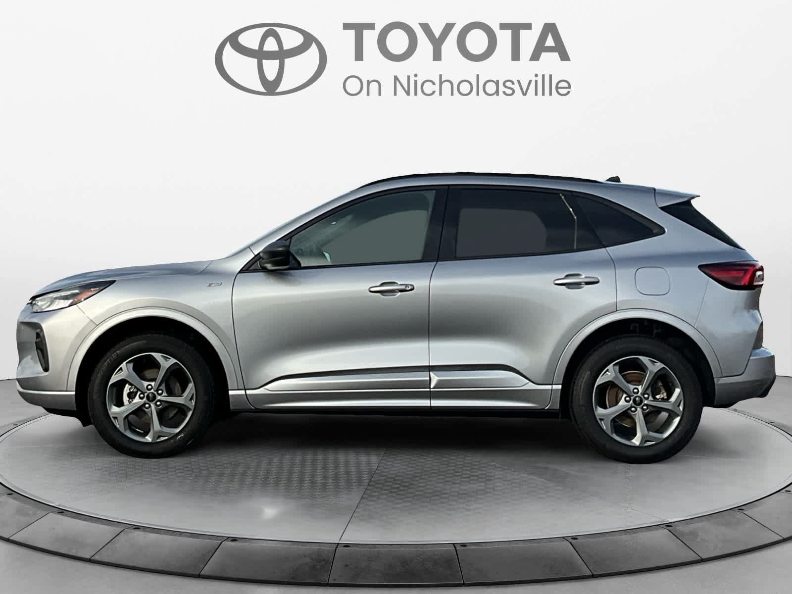 Used 2024 Ford Escape ST-Line w/ Tech Pack #1 AWD/4WD image 2