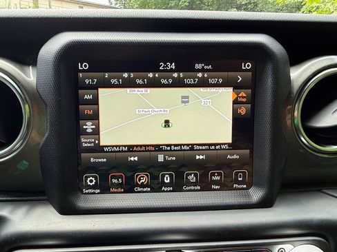 Used 2019 Jeep Wrangler Unlimited Sahara AWD/4WD image 21