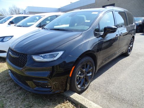 New 2026 Chrysler Pacifica Select w/ S Appearance Package image 1