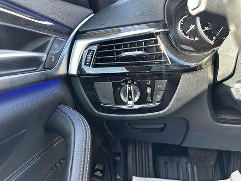 Used 2019 BMW 530i w/ Convenience Package image 28