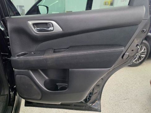Used 2017 Nissan Pathfinder SV AWD/4WD image 38