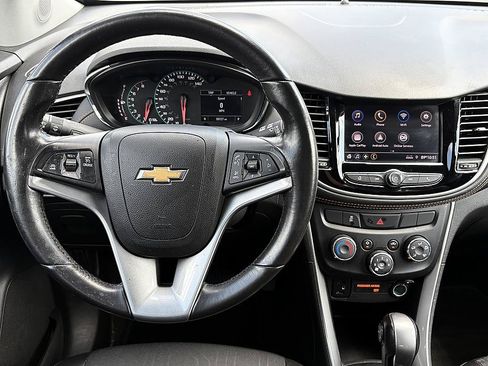 Used 2021 Chevrolet Trax LT w/ Driver Confidence Package FWD image 14