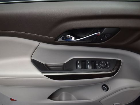 Used 2021 GMC Acadia SLT image 11