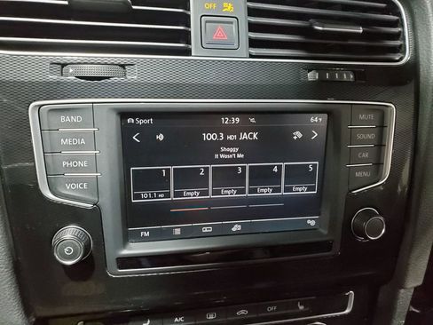 Used 2017 Volkswagen GTI SE image 29