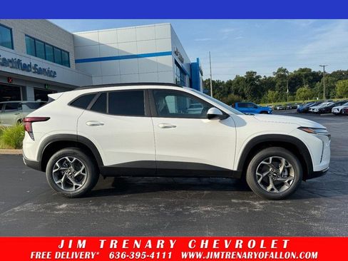 New 2025 Chevrolet Trax LT w/ Driver Confidence Package image 1