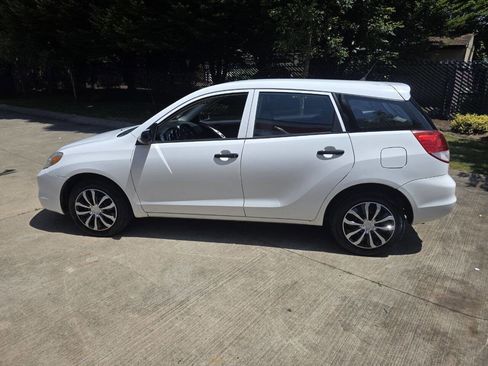 Used 2004 Toyota Matrix image 9