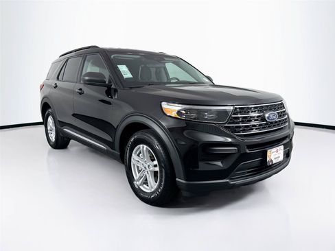 Used 2023 Ford Explorer XLT AWD/4WD image 9