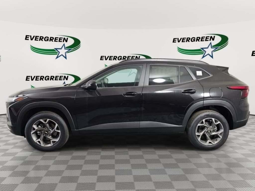 Used 2026 Chevrolet Trax LT w/ LT Convenience Package FWD image 2