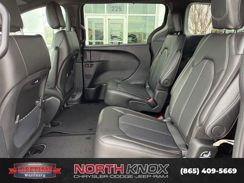 New 2026 Chrysler Pacifica Select image 12