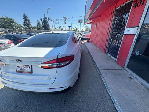 Used 2020 Ford Fusion SE image 5