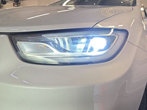 Used 2024 Chrysler Pacifica Touring-L image 27