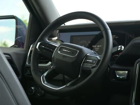 Used 2025 GMC Yukon Denali w/ Sun & Power Step Package RWD image 20