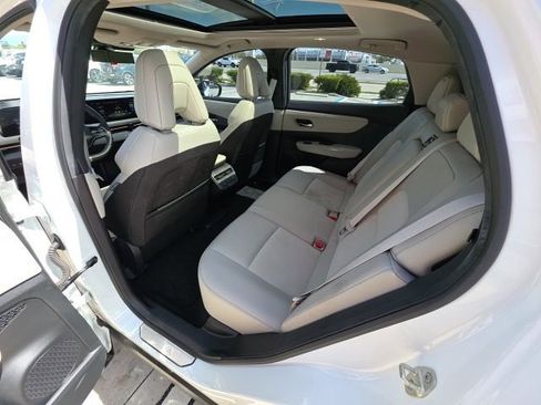 Used 2023 Nissan Ariya FWD image 24