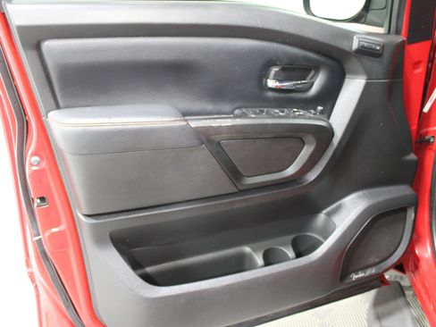 Used 2020 Nissan Titan PRO-4X w/ Pro-4x Convenience Package image 6