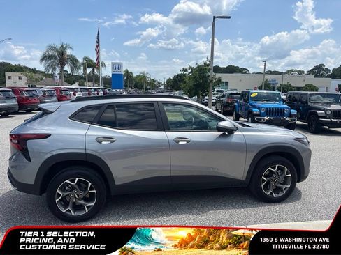 Used 2025 Chevrolet Trax LT w/ LT Convenience Package FWD image 6